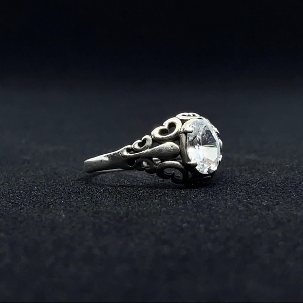 ENGAGEMENT RING - Picture 2 of 4